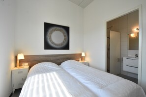 2 habitaciones, muebles diferentes y ropa de cama 