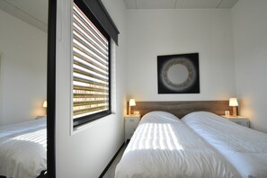 2 Schlafzimmer, individuell eingerichtet, Bettwäsche