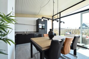 Classic House, 2 Bedrooms | Dining - Chic Holiday Home in Callantsoog Forest Nearby (Callantsoog)