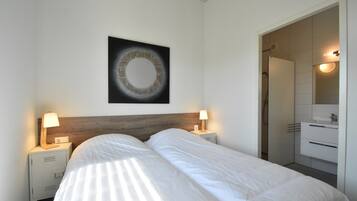 2 camere, con arredamento individuale, lenzuola