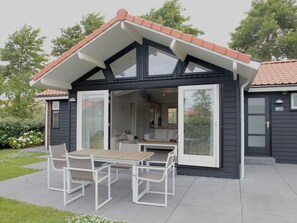 Classic House, 2 Bedrooms | Balcony