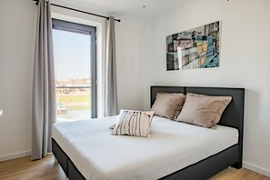 Classic House, 2 Bedrooms | 6 bedrooms, individually furnished, bed sheets - Waterlodge Blue Lagoon on a Jetty for 4 People (Kamperland)