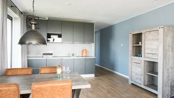 Classic House, 2 Bedrooms | Dining