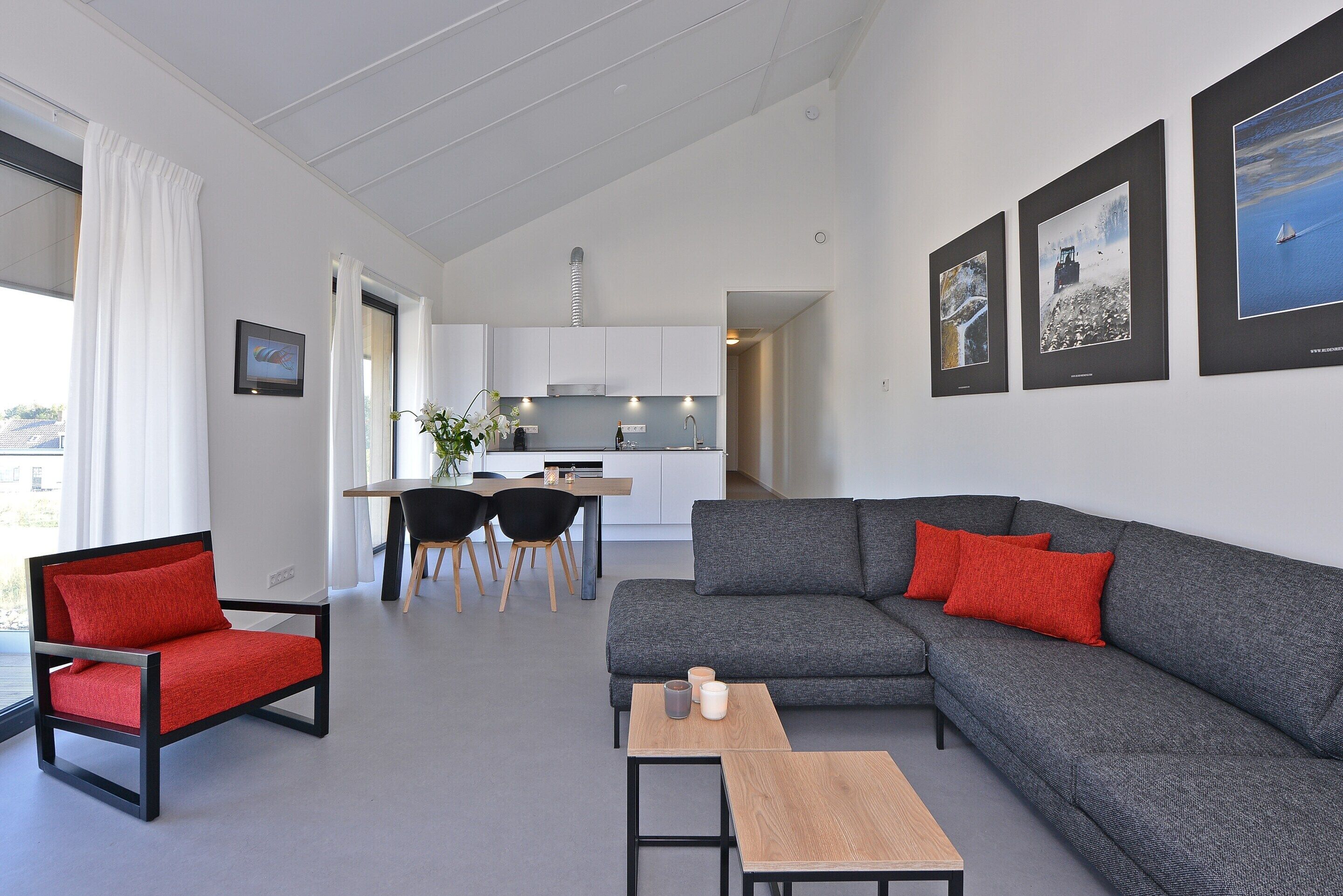 Classic Apartment, 2 Bedrooms | Living room