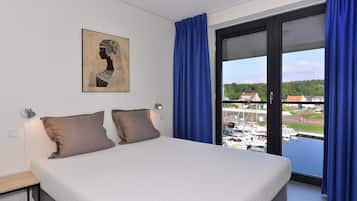 Classic Apartment, 2 Bedrooms | 6 bedrooms, individually furnished, bed sheets