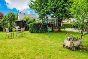 Garden - Luxurious Apartment in Medebach Near Public Pool (Medebach)
