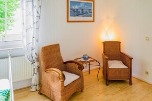 Classic Apartment, 3 Bedrooms | Living room - Luxurious Apartment in Medebach Near Public Pool (Medebach)