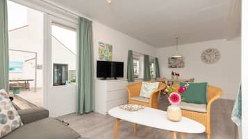 Comfort Apartment, 2 Bedrooms | Living room