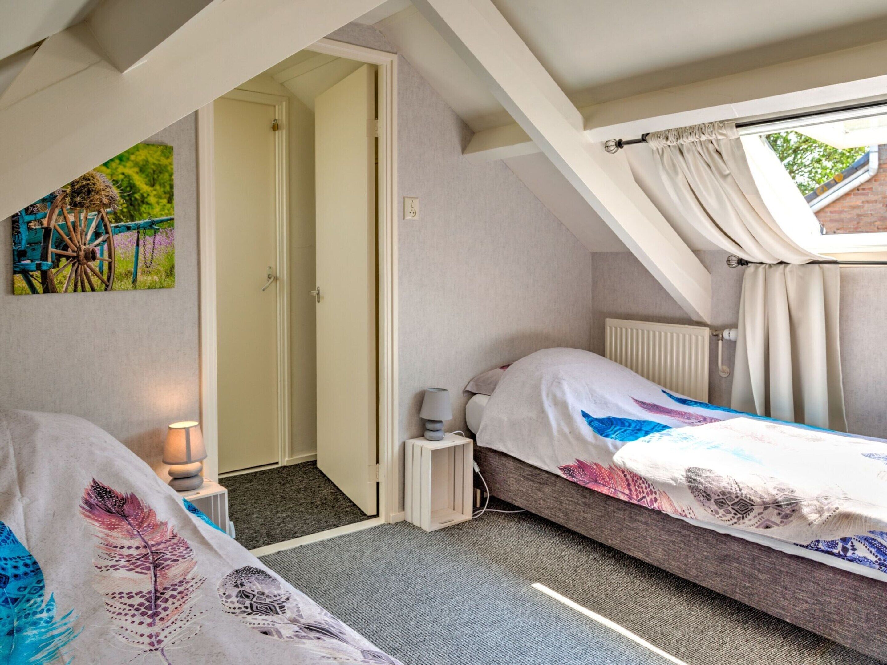 Classic Apartment, 2 Bedrooms | 5 bedrooms, individually furnished, bed sheets