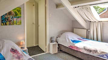 Classic Apartment, 2 Bedrooms | 5 bedrooms, individually furnished, bed sheets