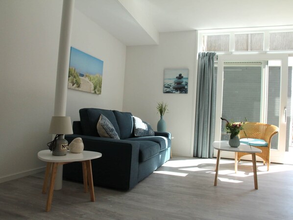 Classic Apartment, 1 Bedroom | Living room
