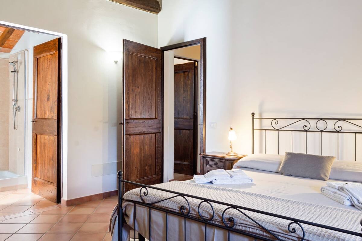 Casa Classic, 2 camere da letto | 4 camere, con arredamento individuale, ferro/asse da stiro, lenzuola