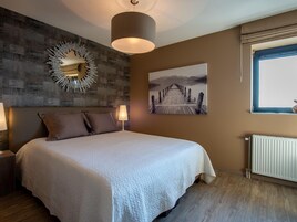 Classic Apartment, 2 Bedrooms | 4 bedrooms, individually furnished, bed sheets