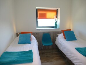 4 bedrooms, individually furnished, bed sheets - Contemporary Apartment in Kamperland Near Lake (Kamperland)