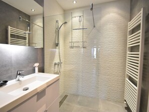 Classic Apartment, 2 Bedrooms | Bathroom | Shower