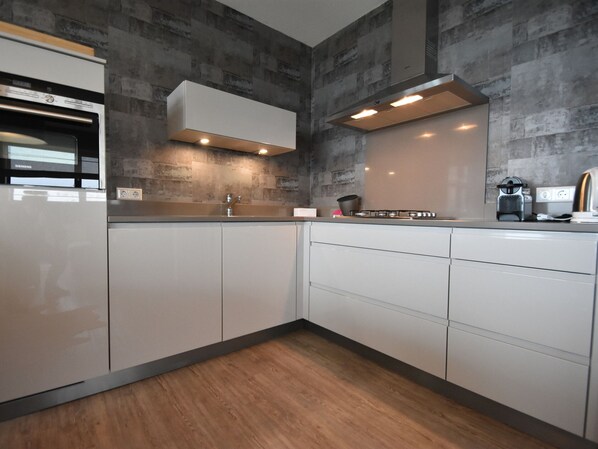 Classic Apartment, 2 Bedrooms | Private kitchen | Fridge, microwave, oven, dishwasher