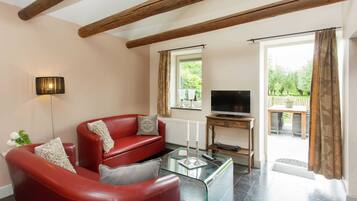 Deluxe House, 3 Bedrooms | Living room