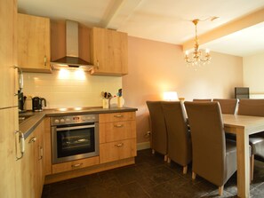 Comfort House, 3 Bedrooms | Private kitchen