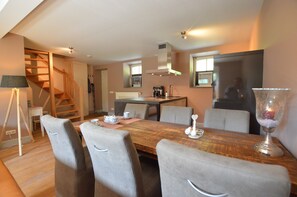 Classic House, 3 Bedrooms | Dining
