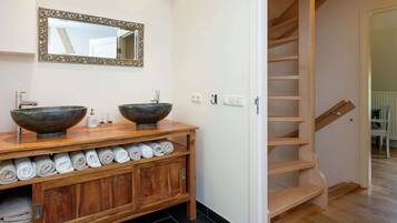 Deluxe House, 3 Bedrooms | Bathroom