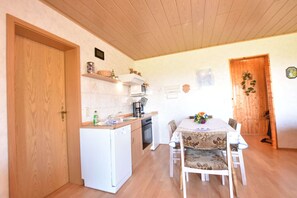 Classic Apartment, 6 Bedrooms | Dining - Snug Apartment in Kropelin Germany (Kroepelin)