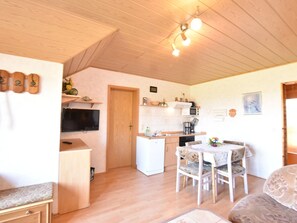 Comfort Apartment, 3 Bedrooms | Dining - Snug Apartment in Kropelin Germany (Kroepelin)