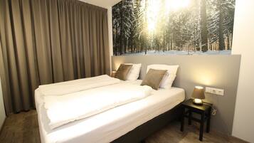 Comfort Apartment, 4 Bedrooms | 6 bedrooms, individually furnished, bed sheets