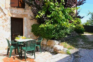 Classic House, 5 Bedrooms | Balcony