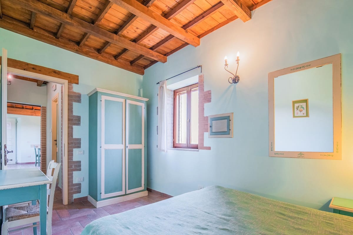 2 bedrooms, individually furnished, bed sheets