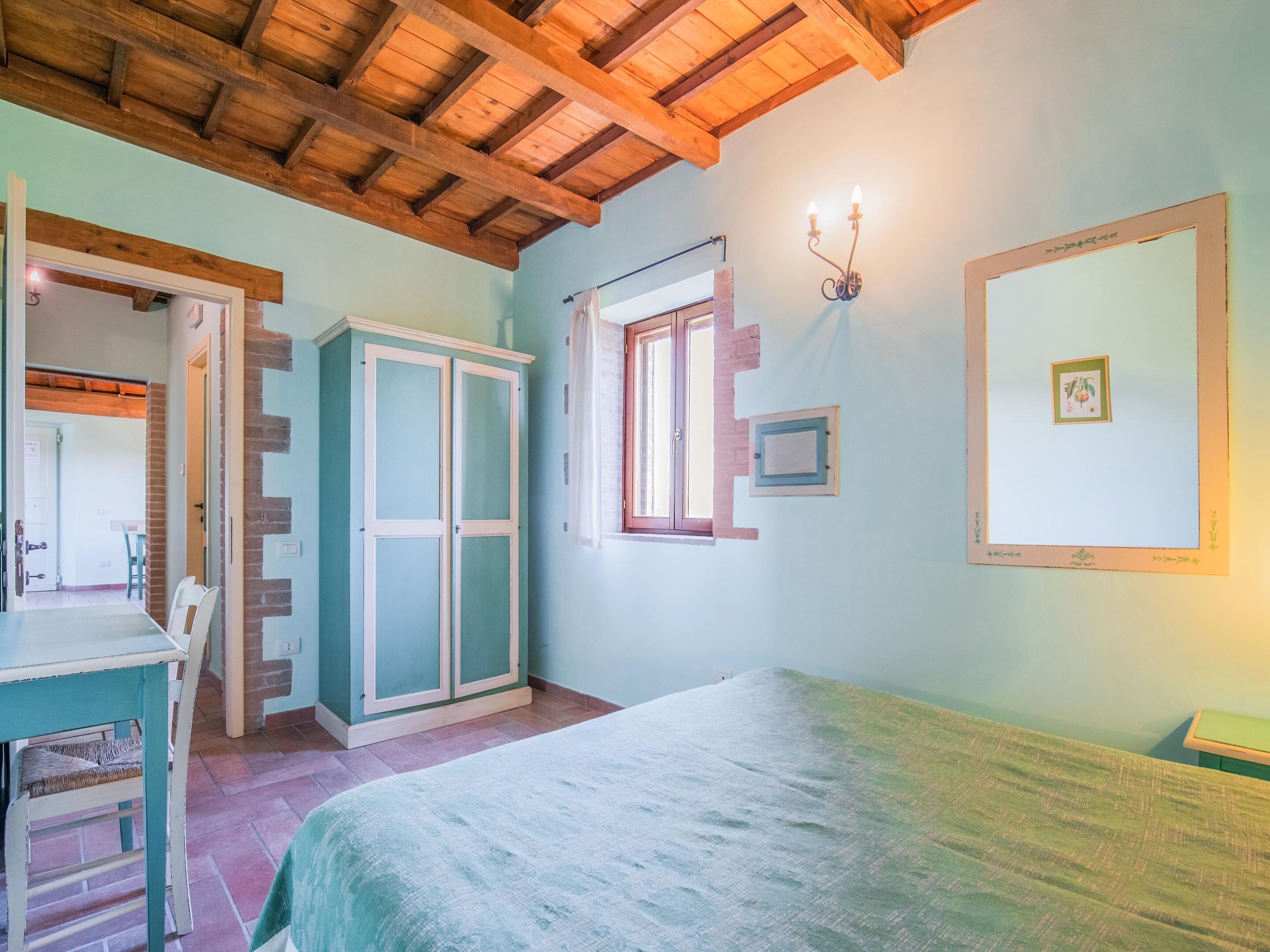 10 bedrooms, individually furnished, bed sheets
