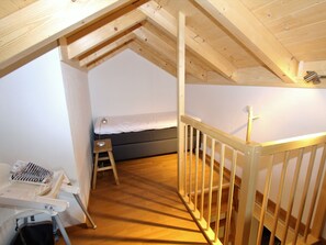 Classic Chalet, 3 Bedrooms | 6 bedrooms, individually furnished, bed sheets