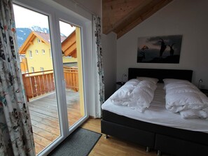 6 bedrooms, individually furnished, bed sheets - Luxurious Chalet in Kotschach-mauthen Near Ski Area (Kotschach-Mauthen)