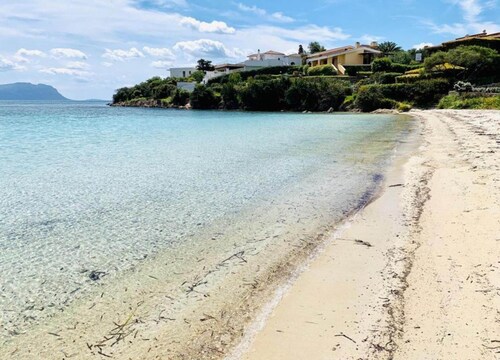 Stylish one Bedroom Apartment Just a few Steps From the sea