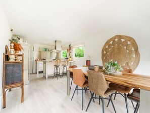 Classic House, 2 Bedrooms | Dining