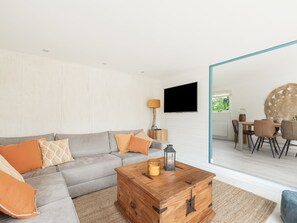 Classic House, 2 Bedrooms | Living room - Idyllic Holiday Home in Ooltgensplaat Near Centre (Ooltgensplaat)