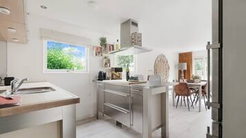 Classic House, 2 Bedrooms | Private kitchen | Fridge, microwave, dishwasher, coffee/tea maker
