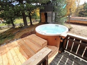 Classic-Haus, 3 Schlafzimmer | Außen-Whirlpool