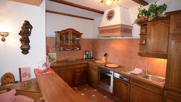 Comfort House, 2 Bedrooms | Private kitchen | Fridge, oven, stovetop, dishwasher