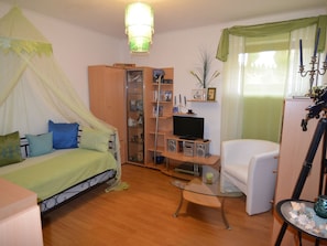 3 chambres, ameublement personnalisé, fer et planche à repasser