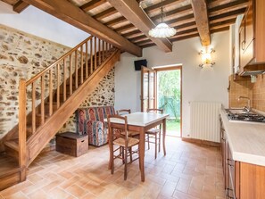 Elite House, 1 Bedroom | Dining
