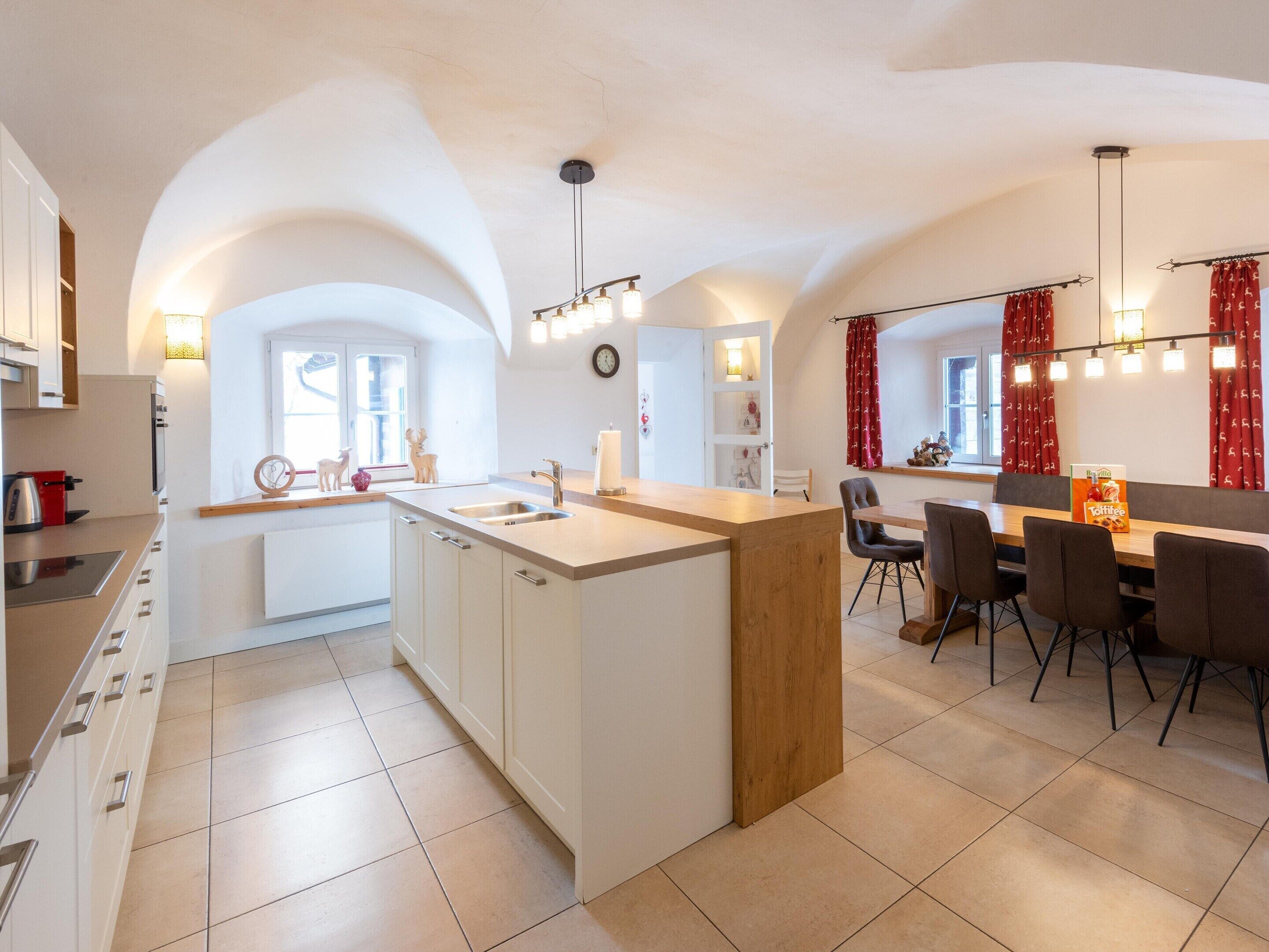 Comfort huis, 4 slaapkamers | Privékeuken | Een koelkast, een microgolfoven, een oven, een vaatwasser