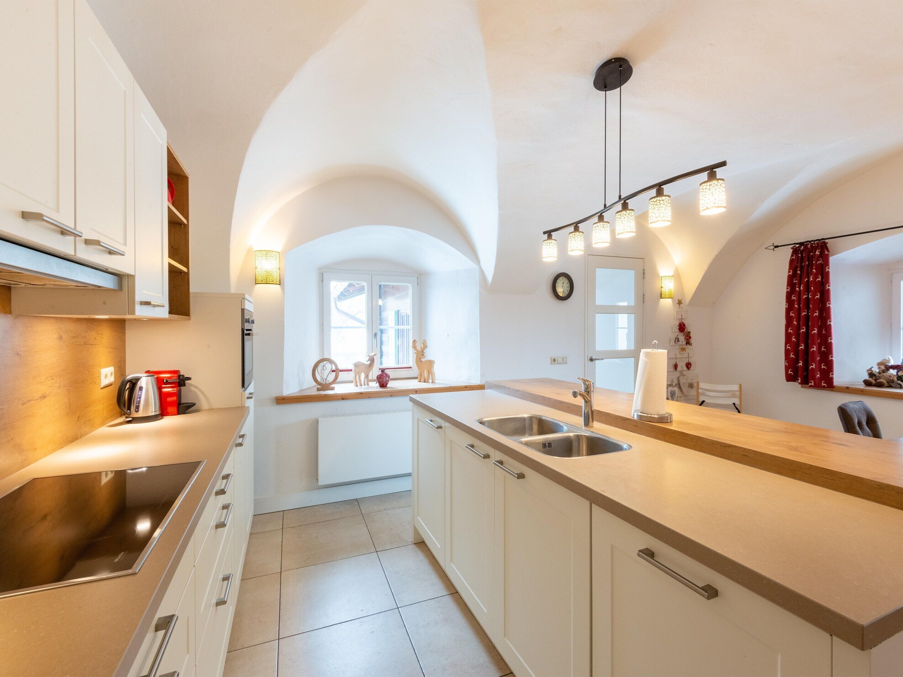 Casa clásica, 4 habitaciones | Cocina privada | Refrigerador, microondas, horno y lavavajillas 