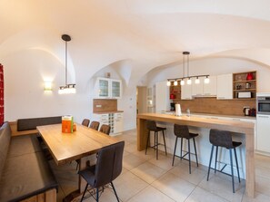 Classic House, 4 Bedrooms | Tempat makan