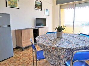 Classic-Apartment, 2 Schlafzimmer | Wohnzimmer