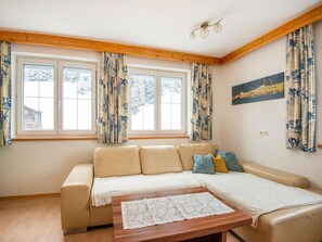 Living room - Large Holiday Apartment With Large Balcony in Kappl (Kappl)