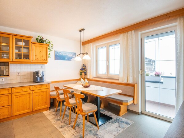 Classic-Apartment, 4 Schlafzimmer | Speisen