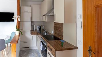 Kühlschrank, Mikrowelle, Ofen, Geschirrspüler