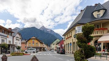 Classic-Apartment, 4 Schlafzimmer | Blick von der Unterkunft