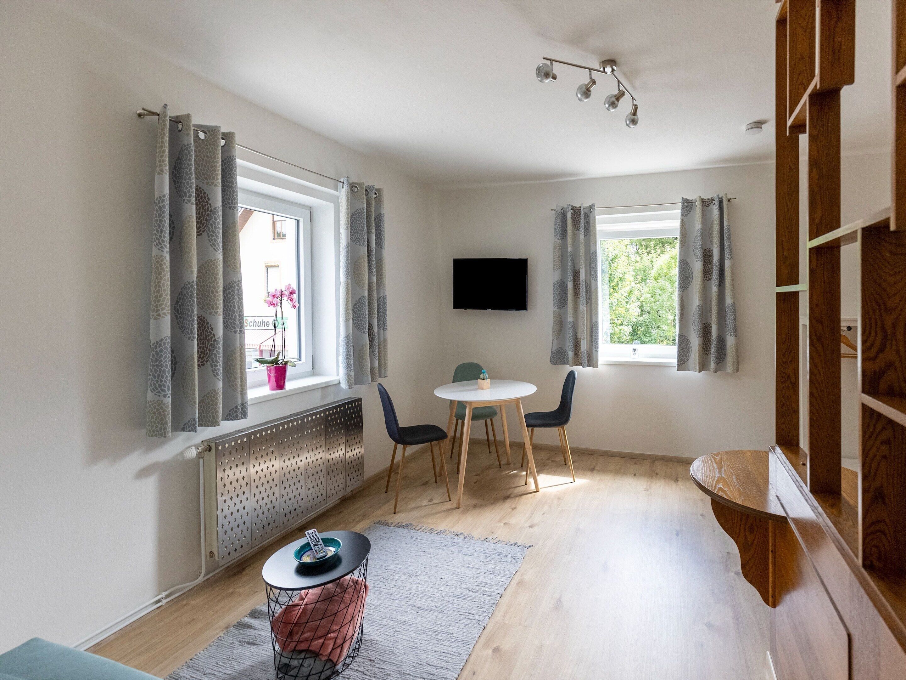 Classic Apartment, 4 Bedrooms | Dining