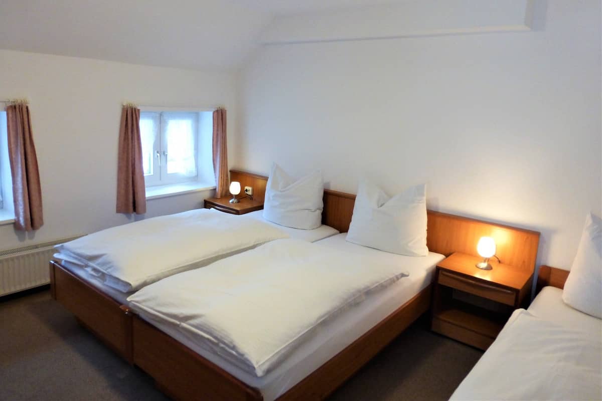 Comfort-Apartment, 2 Schlafzimmer | 8 Schlafzimmer, individuell eingerichtet, Bettwäsche